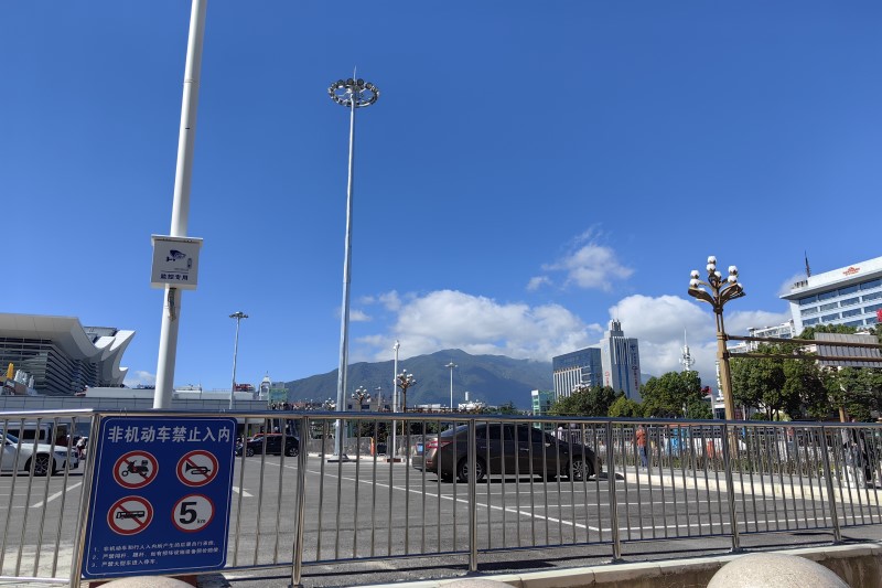 内蒙古自治区首个无人驾驶重卡跨盟市远程商业化试点落地