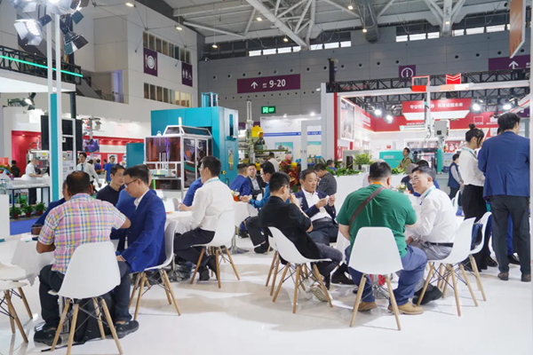 CHINAPLAS 2026 即将启幕 | 德科摩橡胶机展机抢先看！